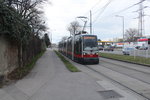 Wien Wiener Linien SL 6: Der ULF B1 745 nähert sich am 22. März 2016 der Haltestelle Zentralfriedhof 1. Tor in der Simmeringer Haupstraße.