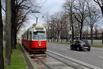 Wien Wiener Linien SL 71 (E2 4323) Innere Stadt, Burgring am 24. März 2016. - Seit 1863 heißt dieser Teil der berühmten Wiener Ringstraße Burgring; den Namen hat die Straße nach dem Hofburg. - Im Hintergrund sieht man undeutlich das Parlament.