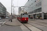 Wien Wiener Linien SL 71 (E2 4307 + c5 1507) Simmering, Simmeringer Hauptstraße (Hst. Braunhubergasse) am 15. Februar 2016.