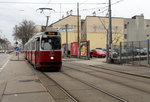 Wien Wiener Linien am 15. Februar 2016: Ein Zug der SL 71 bestehend aus dem Tw E2 4089 und dem Bw c5 1489 nähert sicn in der Simmeringer Hauptstraße der Haltestelle Litfaßstraße.