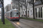 Wien Wiener Linien SL 2 (B 669) Innere Stadt, Franz-Josefs-Kai am 18. Februar 2016. - Franz-Josefs-Kai wurde 1858 - 1860 angelegt. Benannt wurde der Kai nach Kaiser Franz Josef, der 1830 - 1916 lebte und 1848 Kaiser wurde.