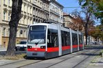 Wien ULF A 40 als Linie 37 während der Sperre der Währinger Straße bei der Haltestelle Währinger Straße-Volksoper, 14. August 2013