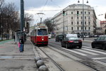 Wien Wiener Linien SL D (E2 4030) Innere Stadt, Universitätsring (Hst. Rathausplatz / Burgtheater) am 24. März 2016.