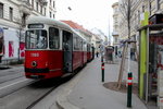 Wien Wiener Linien SL 49 (c4 1360 + E1 4553) Neubau, Westbahnstraße (Hst. Kaiserstraße / Westbahnstraße - in Richtung Dr.-Karl-Renner-Ring) am 16. Februar 2016.