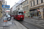Wien Wiener Linien SL 49 (E1 4549 + c4 1362) Siebensterngasse / Siebensternplatz am 19.