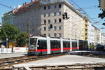 B1 712 auf der Linie 2 beim Passieren der Gleisbaustelle in der Taborstraße/Heinestraße, 28.06.2016  