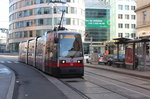 Wien Wiener Linien SL O (A 26) Landstraße, Invalidenstraße am 20. Februar 2016. - 1883 wurde die Straße nach dem 1727 gegründeten Invalidenhaus benannt, das 1909 aufgelassen und nach Lainz (Wien-Speising) verlegt wurde.