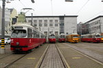 Wien Wiener Linien Bahnhof (= Straßenbahnbetriebsbahnhof) Favoriten am 18. Februar 2016: U.a. sind die folgenden Wagen zu sehen: E1 4518 (als SL O beschildert), E2 4057, c5 1503, EM 6117 (Gleismesswagen, aus dem E1 4700 umgebaut) und E1 4513.