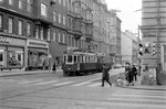 Wien WVB SL 5 (M + m3) Alsergrund, Spitalgasse / Alser Straße am 3. November 1976. - Scan von einem S/W-Negativ. Film: Ilford FP 4. Kamera: Minolta SRT-101.