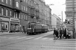 Wien WVB SL 31/5 (M 4120 + m3) Alsergrund, Spitalgasse / Alser Straße am 3. November 1976. - Der Tw M 4120 wurde 1929 von den Lohnerwerken hergestellt. Er wurde 1976 ausgemustert. - Scan von einem S/W-Negativ. Film: Ilford FP 4. Kamera: Minolta SRT-101.