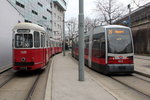 Wien Wiener Linien SL 30 (c4 1325 + E1 4768) / SL 25 (B 683) Floridsdorf, Linke Nordbahngasse (Hst. Franz-Jonas-Platz-Schleife) am 15. Februar 2016.