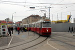 Wien Wiener Linien: E2 4092 + c5 1492 als Einsatzzug auf der SL 67 Favoriten, Altes Landgut am 14.