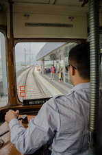 Straßenbahn der Type T1 (Bj. 1954) unterwegs auf der Hochstrecke der Linie 26 über den Gewerbepark Stadlau am 27.Juni.2015

Der Fahrschalter ist für sitzende Bedienung ausgelegt.

