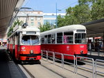 Wien Wiener Linien SL 30 (E1 4788) / SL 31 (c4 1307) Floridsdorf (21. (XXI) Bezirk), Franz-Jonas-Platz (Hst. Floridsdorf) am 25. Juli 2016.