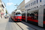 Wien Wiener Linien: E1 4548 erreicht am 26. Juli 2016 als SL 49 die Haltestelle Schweglerstraße in der Märzstraße (im 15. Bezirk, Rudolfsheim-Fünfhaus).
