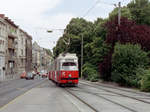 Wien Wiener Stadtwerke-Verkehrsbetriebe (WVB) SL 58 (E1 4729 (SGP 1971)) XIV, Penzing, Hadikgasse im Juli 1992. - Andreas Graf Hadik von Futak (1711 - 1790) war während des Siebenjährigen Kriges (1756 - 1763) Feldmarschall-Leutnant; er wurde später Generalfeldmarschall. - Scan von einem Farbnegativ. Film: Kodak Gold 200. Kamera: Minolta XG-1.