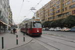 Wien Wiener Linien SL 67 (E2 4306 + c5 1506) X, Favoriten, Troststraße / Leebgasse (Hst. Laxenburger Straße / Troststraße) am 17. Oktober 2016. - Benannt wurde die Leebgasse 1894 nach Anton Josef Edler von Leeb (1769 - 1837), der 1835 bis 1837 Bürgermeister von Wien war.