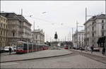 . Prächtiges Wien -

... und die Straßenbahn stört hier am Schwarzenbergplatz nur wenig. 

10.10.2016 (M)