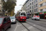 Wien Wiener Linien SL 25 (E1 4784) XXI, Floridsdorf, Donaufelder Straße / Patrizigasse / Hoßplatz am 21. Oktober 2016. - Hoßplatz wurde 1949 nach dem christlichsozialen Politiker Franz Hoß (1866 - 1947) benannt. Hoß engagierte sich für die Eingemeindung Floridsdorfs in Wien; 1910 war er Vizebürgermeister von Wien und bis 1919 Stadtrat für Finanzen. - 1910 erhielt die Patrizigasse ihren Namen nach einem dem heiligen Patrick (373 - 461) geweihten Denksäule. 