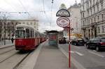 Wien Wiener Linien SL 43 (c4 1352) Universitätsstraße (Hst. Landesgerichtsstraße) am 16. Februar 2016.