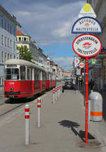 Wien Wiener Linien SL 49 (c4 1356 + E1 4554 (beide: Bombardier-Rotax, vorm. Lohnerwerke, 1976)) XV, Rudolfsheim-Fünfhaus, Märzstraße (Hst. Schweglerstraße) am 10. Mai 2019.