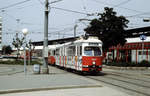 Wien Wiener Stadtwerke-Verkehrsbetriebe / Wiener Linien: Gelenktriebwagen des Typs E1: E1 4483 + c2 1030 als SL 22 Praterstern (II, Leopoldstadt) im Juli 1982.