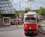 Wien Wiener Stadtwerke-Verkehrsbetriebe / Wiener Linien: Gelenktriebwagen des Typs E1: Motiv: E1 4533 als SL 9.
