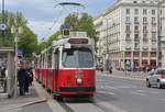 Wien Wiener Linien SL D (E2 4002 (SGP 1977)) I, Innere Stadt, Opernring / Kärntner Straße / Staatsoper am 11.