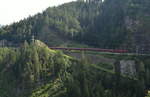 Österreich: ÖBB Railjet nach Bludenz auf der Arlbergbahn Ganderbachbrücke bei Schloss Wiesberg 28.08.2019