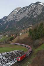 Von Bregenz kommend und dem Ziel Wien fährt am 27.02.2016 IC 865 im 'Brazer Bogen' die Arlbergbahn Westrampe hinauf
