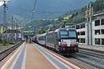 Mit einer RoLa (Brennersee - Wörgl) fuhr am Morgen des 03.07.2018 die MRCE/ÖBB X4 E-878 (193 878-6) und der MRCE/ÖBB X4 E-603 (193 603-8) als Schublok wieder durch den Bahnhof von Matrei am Brenner in Richtung Inntal.