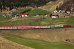 1216 003-4 zieht ihren EuroCity den Berg hinunter gen Innsbruck bei St. Jodok. 14.4.22