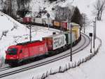 BR 1216 017 mit RoLa bei St.Jodok am 14.11.2007 und am Ende des Zuges...