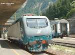 FS-E-Lok 412 015 wartet am 29.08.2004 auf einen Kopfgleis im sdlichen Bahnhofsteil Brenner auf einen neuen Einsatz.