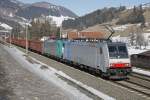 186 288 + 186 247 mit Güterzug bei Steinach in Tirol am 13.02.2015.