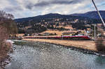 Der railjet 632 durchfährt auf dem Weg von Lienz nach Wien Hbf, die Haltestelle Berg im Drautal.
Schublok war die  ÖBB-ÖAMTC Lok  1116 153-8.
Aufgenommen am 2.2.2016.