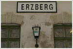 Bahnhof Erzberg am 13.10.2019. Erinnerung an eine Zeit, als es am Bahnhof Erzberg noch ein Bahnhofsresti gab.