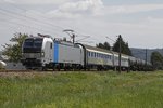 193 825 mit Güterzug knapp vor der Haltestelle Zeiselmauer - Königstetten am 29.07.2016.