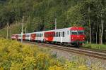 Steuerwagen 80-73 053-5 ist am 25.09.2013 als S1 kurz nach Bruck/Mur Richtung Graz unterwegs.