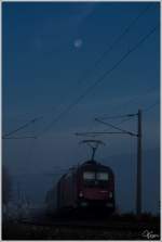 Am abnehmenden Mond vorbei, schiebt 1116 227 den railjet 731  Kelag Energie Express  durch St.Lorenzen 10_2013