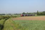 Bei Km 75,5 an der Nordwestbahn war im Mai 2011 ein Regionalzug zu beobachten auf der Fahrt Richtung Retz, hier kurz nach dem Bahnhof Zellerndorf aufgenommen.