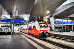 4746 566 hält als REX 7621 (Deutschkreuz - Sopron - Wulkaprodersdorf - Wien Hbf - Kittsee - Bratislava-Petržalka), in Wien Hbf.