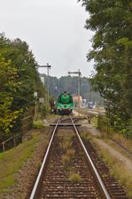 Der ÖGEG Sonderzug mit der tschechoslowakischen Baureihe 486 stehend im Bahnhof Munderfing vom Bahnübergang Biburgerstraße aus fotografiert! (02.10.2016)