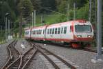 4090 002 mit dem Steuerwagen 6090 001 voraus fhrt am 25.August 2012 als R6815 versptetet im Bf.