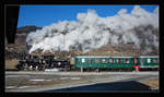 JZ 73-019 der Pinzgaubahn, dampft mit dem Wintermärchendampfzug 3394 von Zell am See nach Krimml. 
Fürth-Kaprun 29.12.2016