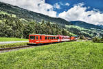 Vs 84 fährt mit dem R 3317 (Krimml - Zell am See), kurz nach dem Bahnhof Krimml vorüber.
Aufgenommen am 8.9.2018.