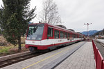 Nachschuss vom R 3320 (Zell am See - Krimml), am 31.3.2016 bei der Abfahrt in Mittersill.
Zuglok war Vs 82.