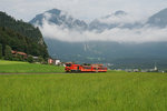 Sommerferien 2016 im Zillertal: D 15 mit einem Regionalzug Richtung Mayrhofen am 23.07.2016 bei Strass im Zillertal.