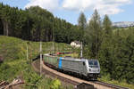 Railpool 187.306 fährt mit einen GAG vor dem Ghega-Museum bei Breitenstein bergwärts.