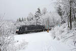 189.150 schleicht sich im Neuschnee mit einen Container-GAG an.